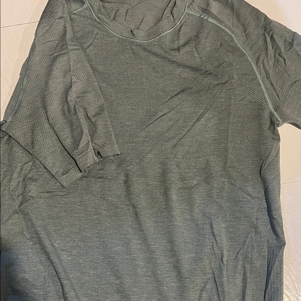 lululemon athletica Gray Short Sleeve Tee